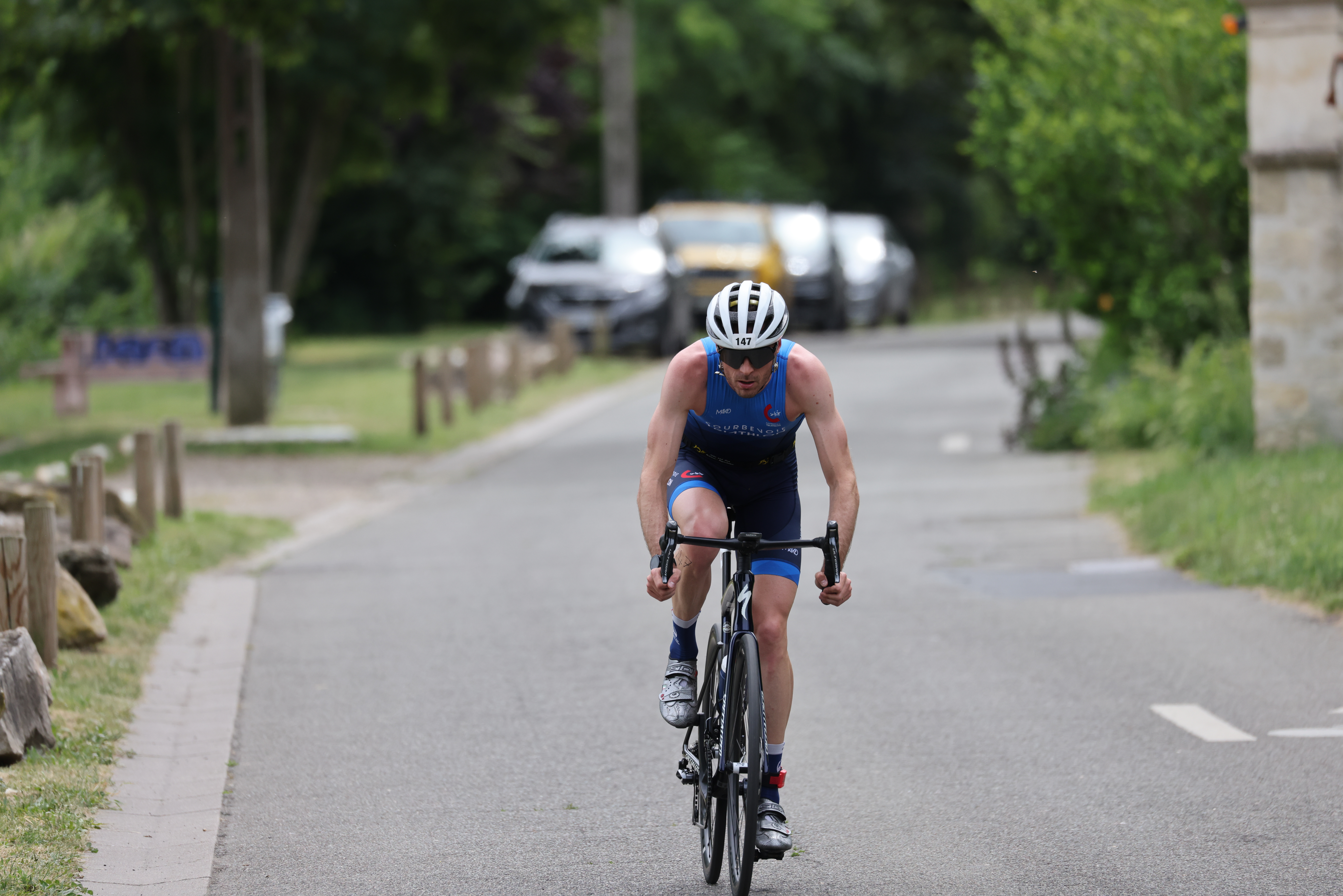 Cyclistes en pleine ascension de la côte de Verdun